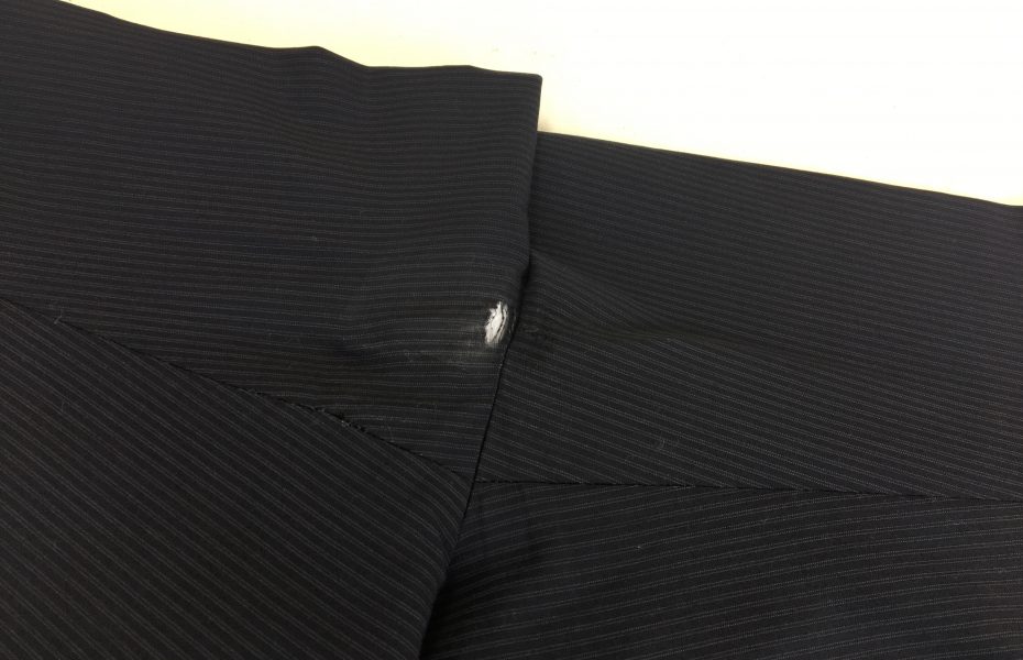 スーツ破れ直し（ブラックストライプ）